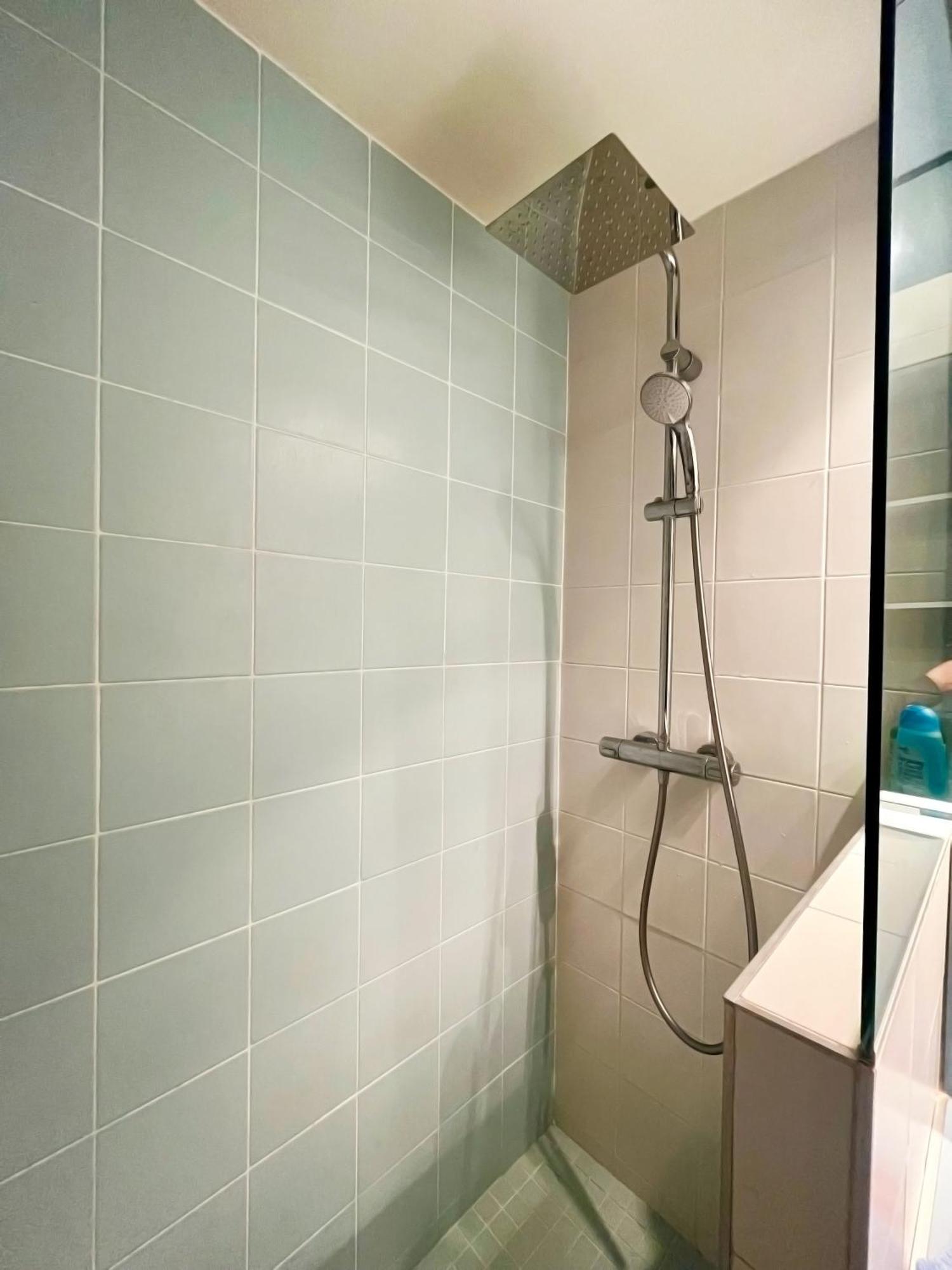 Apt Golfe Juan - 5min des plages - Parking privée - Piscine Rooftop Vallauris Esterno foto