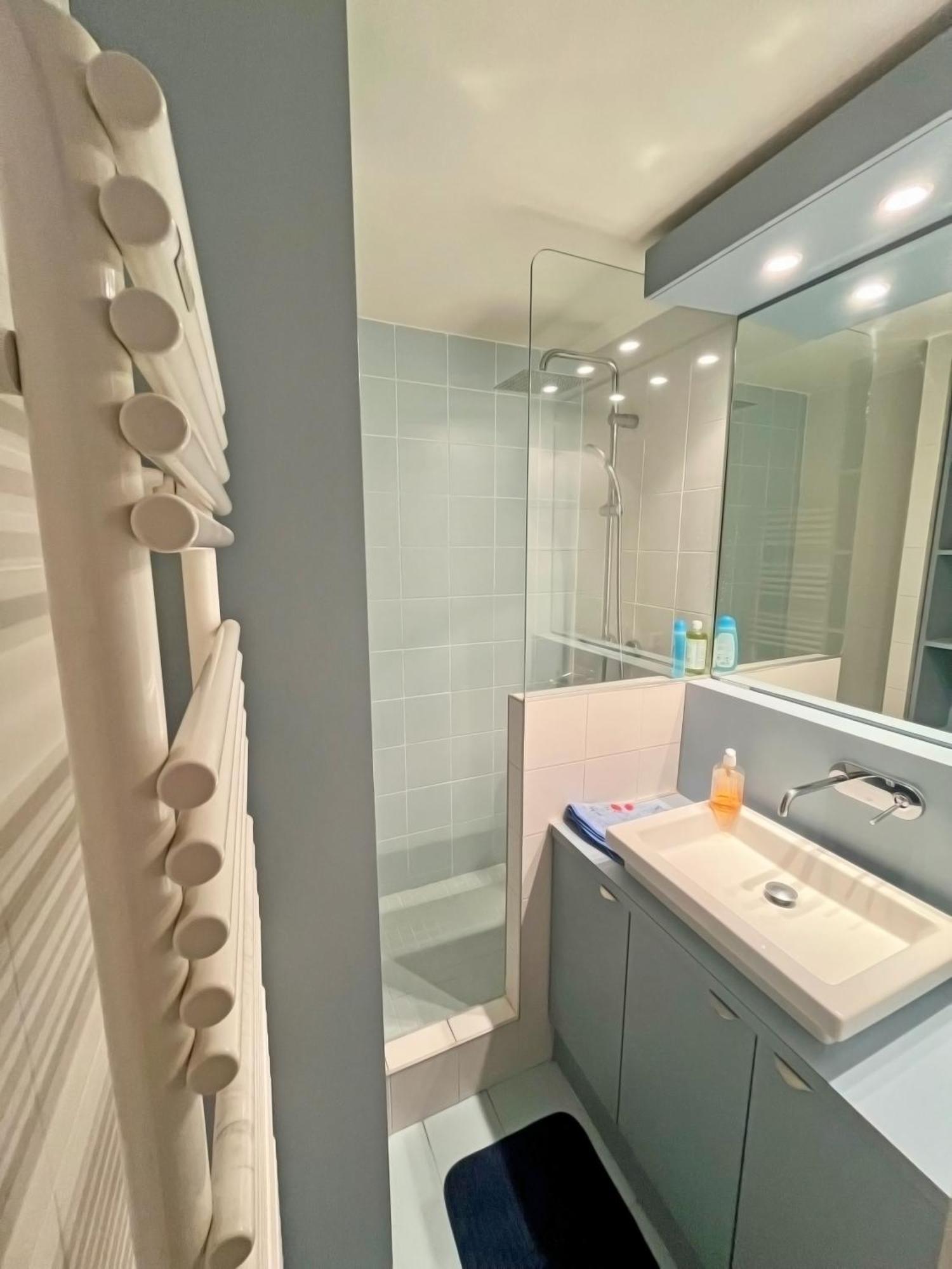 Apt Golfe Juan - 5min des plages - Parking privée - Piscine Rooftop Vallauris Esterno foto